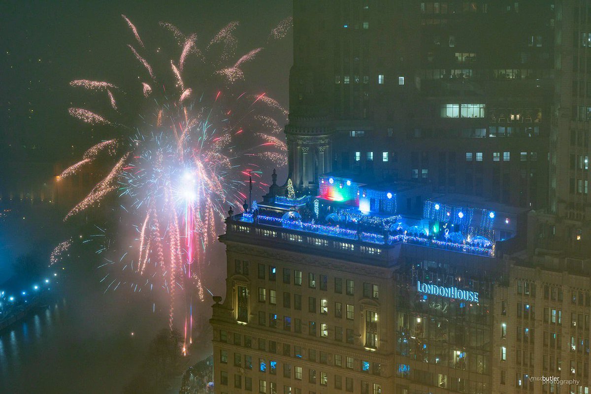 London Fog, Chicago Fireworks.  The City celebrates the entry of 2022.  #chicago #NewYear2022 #news