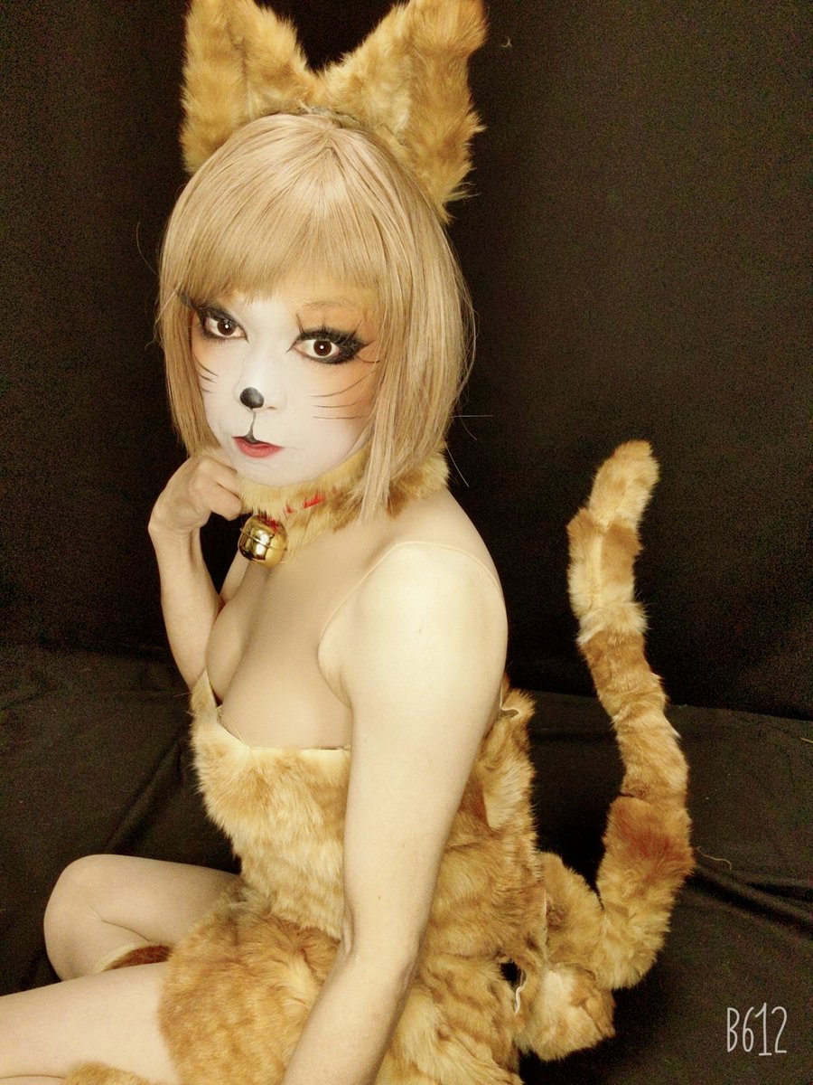 tomoka_vacation's tweet photo. 明けましておめでとうございますm(_ _)m今年も宜しくお願いします。
#catmake #猫メイク #アニマルメイク #メイク好きさんと繋がりたい #Catsmake #animalmake #Makeup #猫年
今年は猫年😺←違います
デパチアニマル行きたいな〜〜😺♥
新年姫初め一発目は京都ツアー2泊3日の二度目の修学旅行から〜 https://t.co/yxDIde4oRd