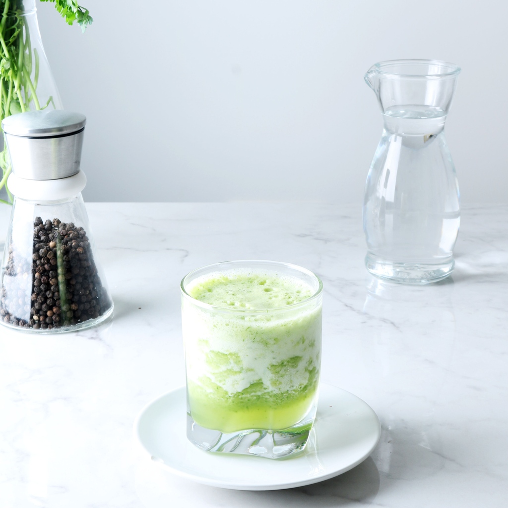 findrcpes's tweet photo. Don’t start 2022 with a headache😒, try this detoxing smoothie to kickstart the new year!

#newyear #happynewyear #hangover #hangovercures #hangoverremedy #morningrecovery #hangoverrecovery #smoothies #greensmoothie#cleanse #juicecleanse #detoxification #detoxjuice https://t.co/Hb6w4lragL