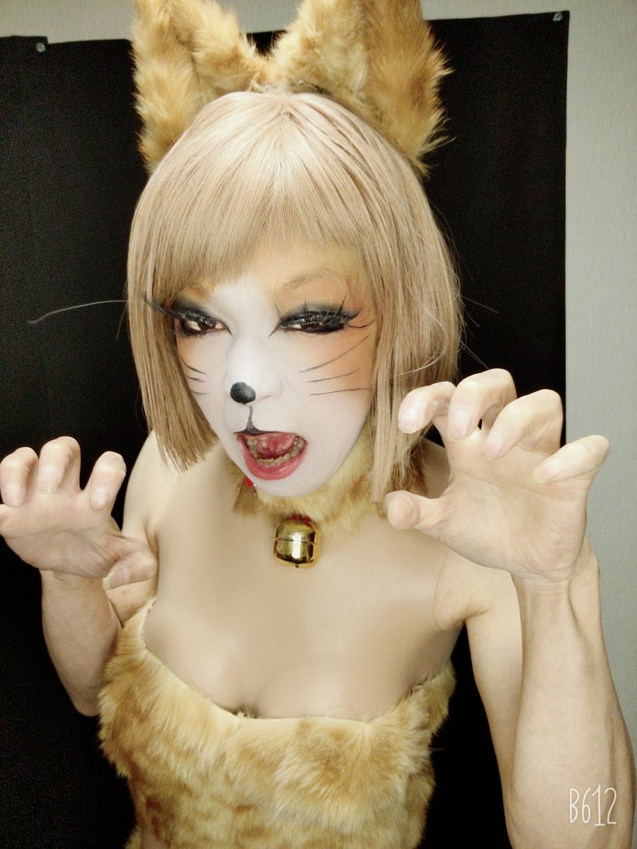 tomoka_vacation's tweet photo. 明けましておめでとうございますm(_ _)m今年も宜しくお願いします。
#catmake #猫メイク #アニマルメイク #メイク好きさんと繋がりたい #Catsmake #animalmake #Makeup #猫年
今年は猫年😺←違います
デパチアニマル行きたいな〜〜😺♥
新年姫初め一発目は京都ツアー2泊3日の二度目の修学旅行から〜 https://t.co/yxDIde4oRd