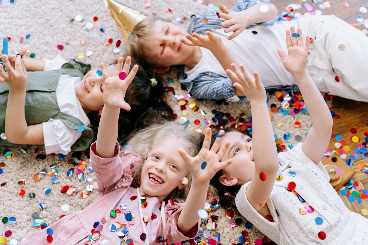 DCS_HQ's tweet photo. Happy New Year! DCS is looking forward to welcoming our young people back to the classrooms and working with Service families to support on a range of educational matters 🎉❤️ https://t.co/XFUhItUMXO