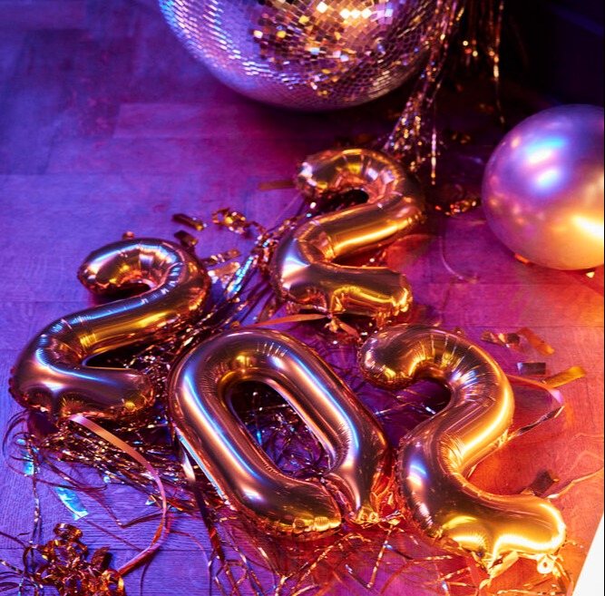 Merveilleuse année 2022 à toutes et tous ❤️ ✨ 
Nos meilleurs vœux pour cette nouvelle année, qu'elle soit pleine de bonheur et d'évasion (on y croit). 
L'équipe La Redoute CH. #happynewyear #2022 #goodwishes #bestwishes