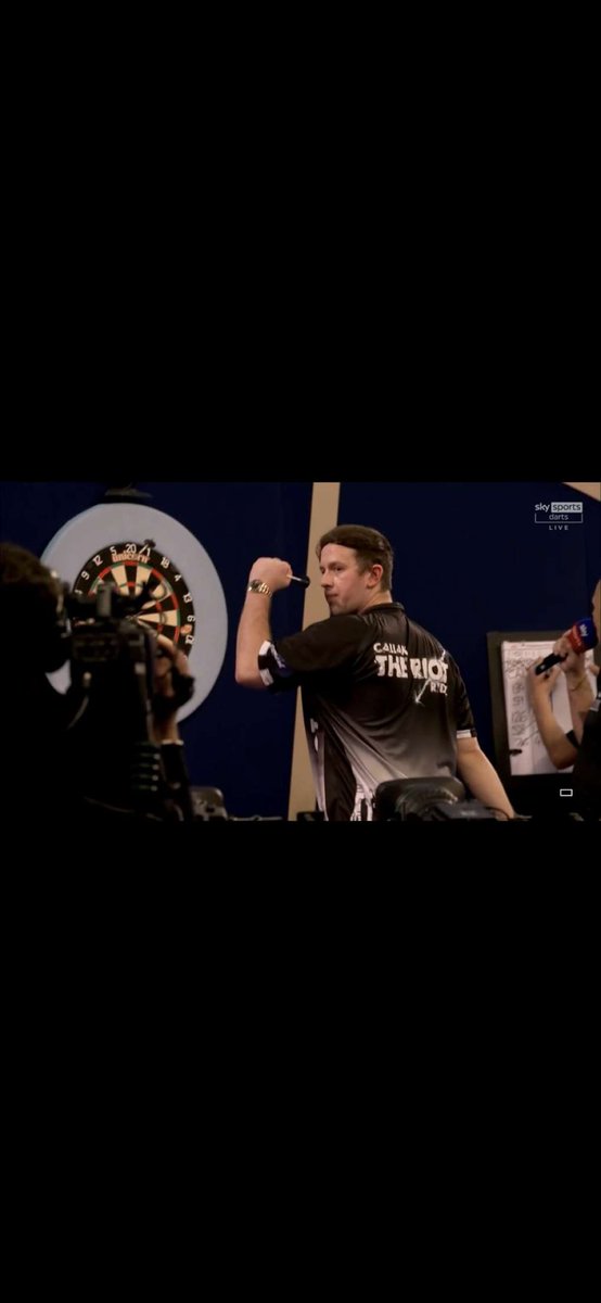 callanrydz170's tweet photo. Quarter final day🎯 i play Peter Wright first on tonight 🎯 https://t.co/w1uxQdCHHW