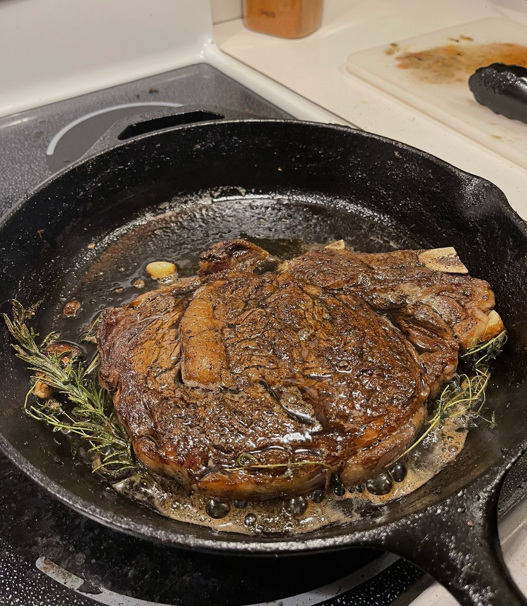 adlihjs's tweet photo. @GueTopher Celebration Steak🎉🤤Happy New year https://t.co/LYn0Pqe96s