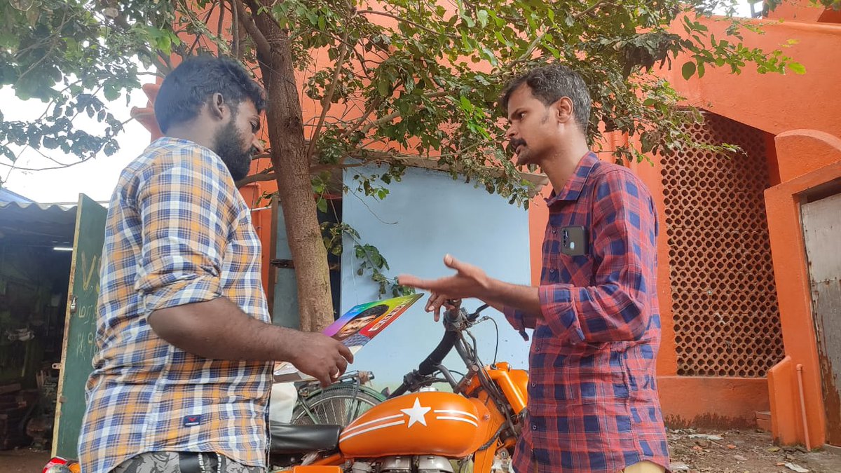 Bulletvikki's tweet photo. காட்டாங்கொளத்தூர் ஒன்றிய துணைத் தலைவர்  க. வெங்கடேஷ் அவர்களுக்கு நன்றி.. புத்தாண்டில் ஒரு இனிய துவக்கம்..❤️🎉

#Makkalselvan #Vijaysethupathi
#HAPPYNEWYEAR2022
@Chengai_VSPFC https://t.co/hUE1Zlhr4S