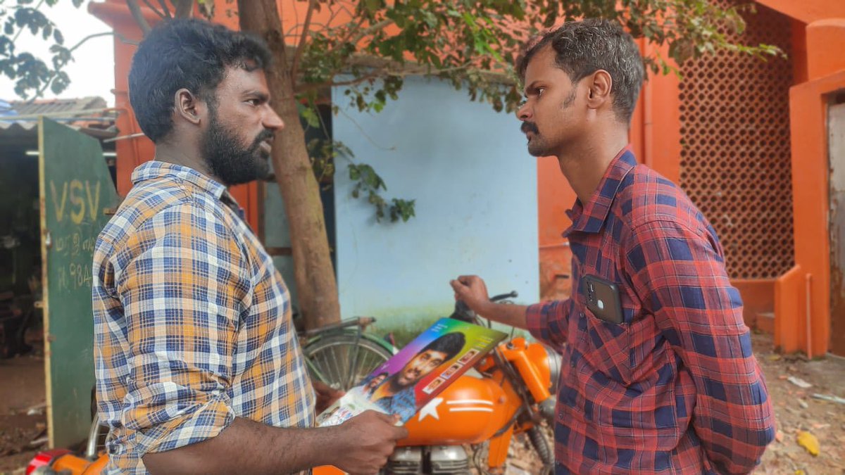 Bulletvikki's tweet photo. காட்டாங்கொளத்தூர் ஒன்றிய துணைத் தலைவர்  க. வெங்கடேஷ் அவர்களுக்கு நன்றி.. புத்தாண்டில் ஒரு இனிய துவக்கம்..❤️🎉

#Makkalselvan #Vijaysethupathi
#HAPPYNEWYEAR2022
@Chengai_VSPFC https://t.co/hUE1Zlhr4S