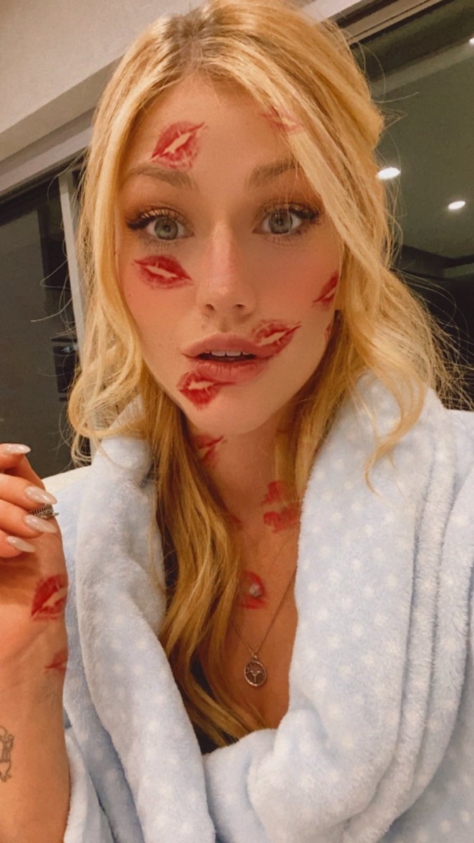 Samiqueen5's tweet photo. How do you  @Kat_McNamara always look so beautiful 🔥 https://t.co/zQQNVrAWOE