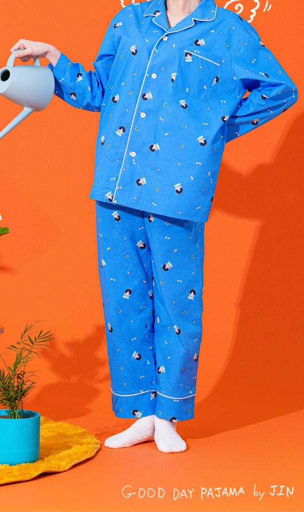 nygmahopee's tweet photo. — kim seokjin desde antes de que saliera la pijama diseñanda por el mismo, ya la estaba presumiendo cuando fue bts in the soop 2. increíble. lo amo #BY_Jin #JinMerchStyle #CollectionByJin https://t.co/RxBw5sO5pr