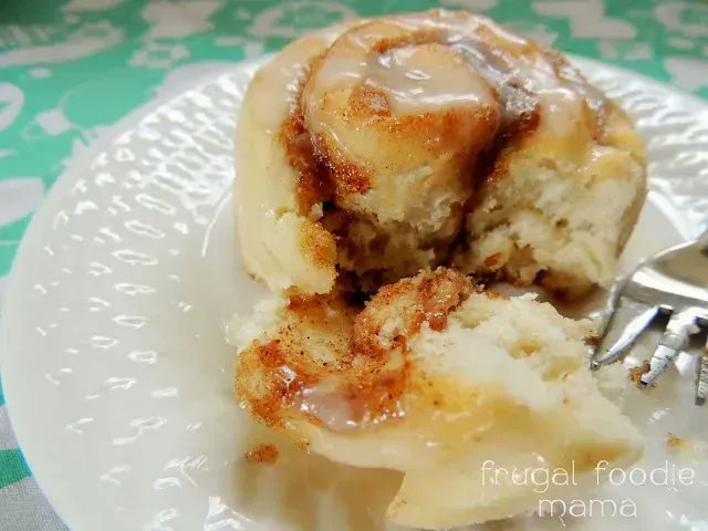 frugalfoodiemom's tweet photo. These French Vanilla Chai #CinnamonRolls almost guarantee perfect homemade cinnamon rolls with my fail safe "secret" ingredient- #cakemix ! Get the #recipe now at>> https://t.co/PsWP047xbl #chaispices #breakfast #brunch https://t.co/ZJvwt733Ri