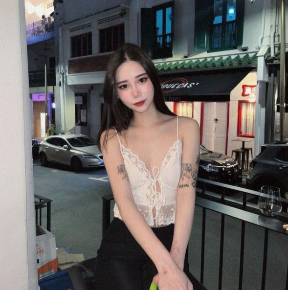 cliptokbangla's tweet photo. ๐ซ๐ซ I spent some time alone on the balcony of the house at night, it would have been great if I had a partner.๐ซ๐ซ
#datingnightmares #datingmyselftonight #onlinedatingnightmares #datingappnightmare #speeddatingtonight #datingappnightmares https://t.co/jGKGIw0Sig