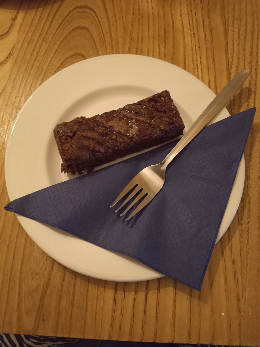_Smug_Mug_'s tweet photo. Happy 2022 everyone!
To celebrate the new year, a new menu has arrived to the cafe😁
Including salt N caramel brownie~

#ChristmasSeason #NewYear2022 #brownie #menu https://t.co/2tWxw3jHXo