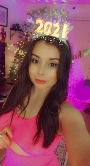 Watch ari ♡'s leaked NSFW photo on TwXstars