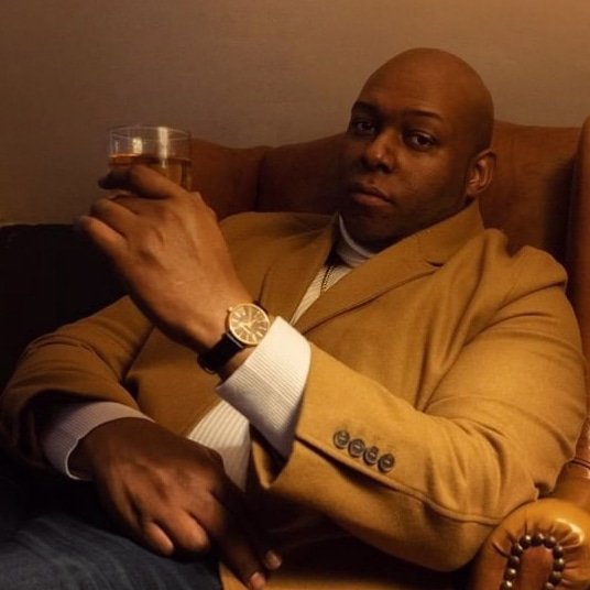 meduchi's tweet photo. Happy New Year! 
May this year bring growth, wealth, and health to you all. 
Thanks for the encouragement and support throughout the years! 
Drink and celebrate 🍾  responsibly!
@herosliquors in my glass 🥃, 
What's in yours??  #2022NewYear 🌤 #NYC2022 https://t.co/yxsXf1DoLi