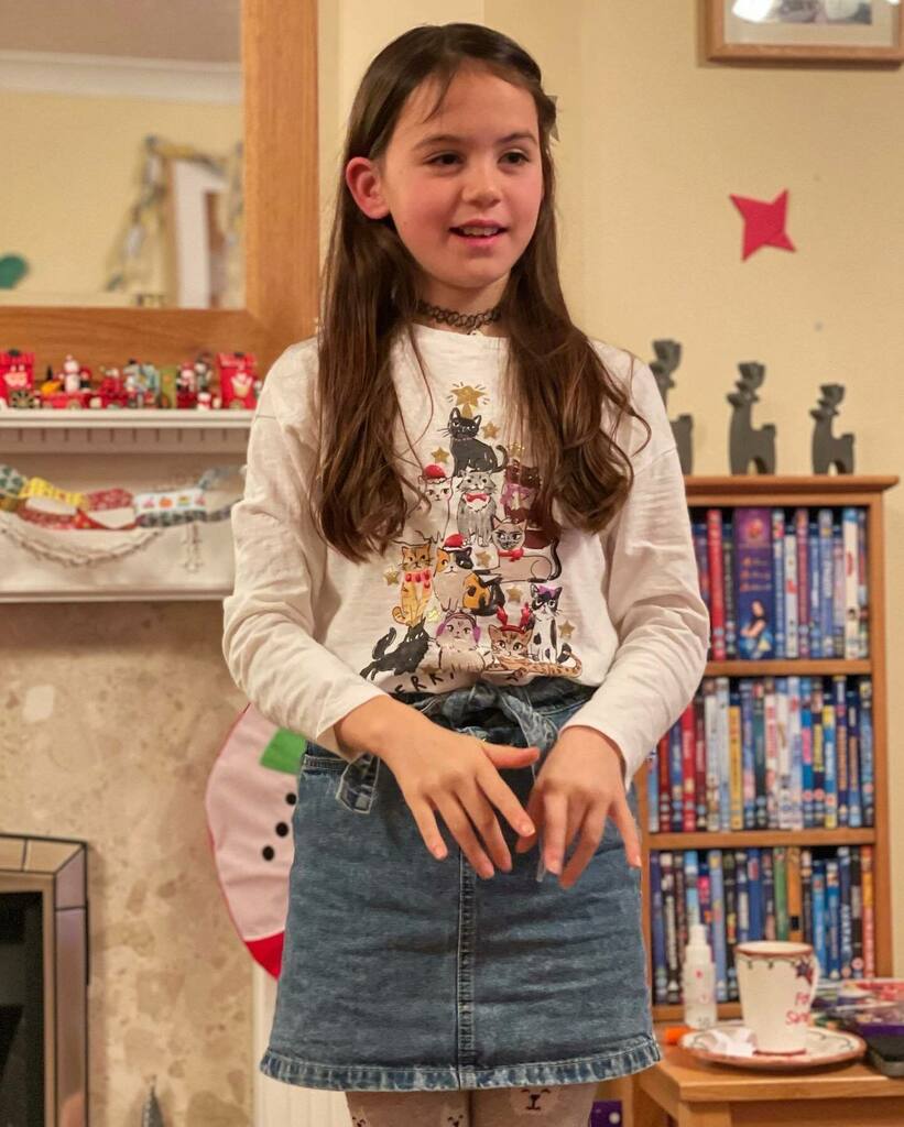 thatchamdad's tweet photo. All of a sudden, charades is Kara’s favourite game. When she’s acting out clues, she gets to take centre stage and is the focus of everyone’s attention. So, yeah, with hindsight it was blindingly obvious she’d like it 😁 
.
#Ukparentbloggers #pblogger… https://t.co/nu2vzXb7zh https://t.co/6dtflMYtkw