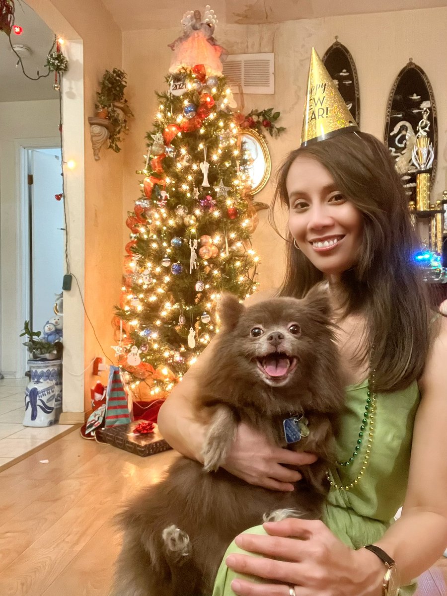 roque19_leslie's tweet photo. Happy New Year to all!!🎆🎊 https://t.co/j7qCbdSps9
