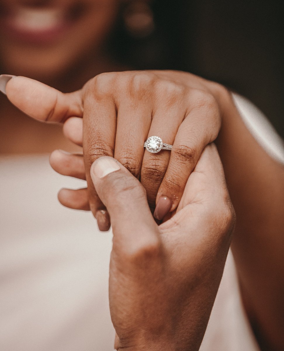 Happy New Year!⁠
⁠
Woken up with a sparkler today? 💍 Congratulations! ⁠
⁠
It's never too early to start planning your wedding speech (you'll have gathered plenty of material if you've decided you still want to get married after spending several lockdowns together)