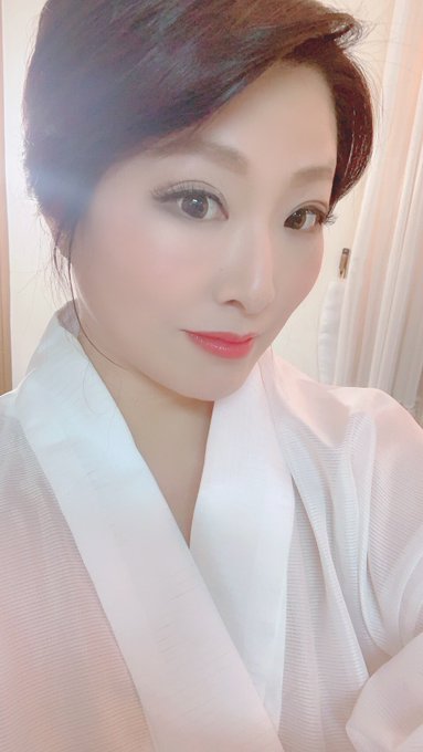 あけましておめでとうございます🎍  2022年✨  幕開けですね！  皆さまにとって実り多い、素敵な年となりますように！ https://t.co/sqYZDhC7Nv