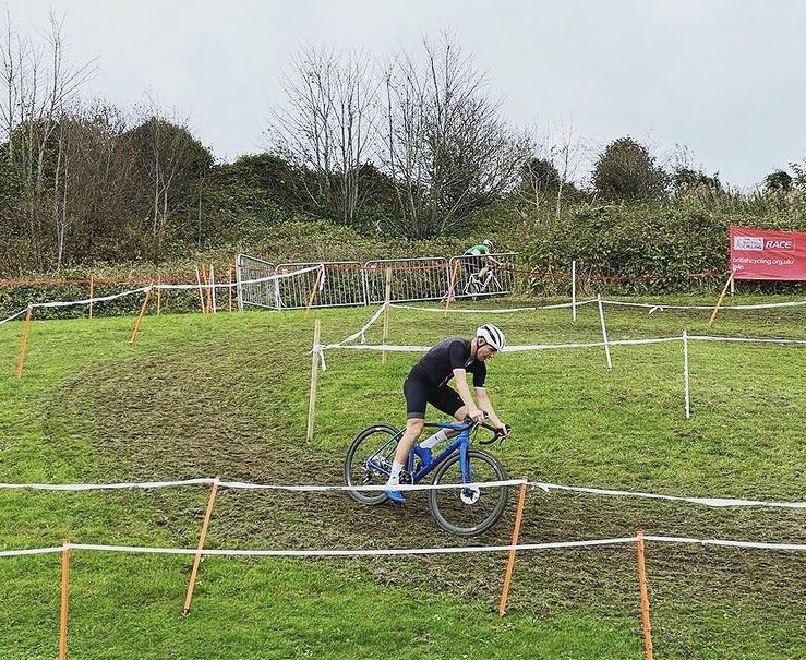 CXcartel's tweet photo. 📣New rider announcement @stu05b joins @CXcartel 🙌🏻 
.
.
Welcome to the team Stuart looking forward to seeing you race soon ! 

Cinque Ports Construction 
@CES_Sport 
@activfolkestone 
@veldcoaching 
@nopinz 
@ChallengeTires https://t.co/xUdDqWwZvl