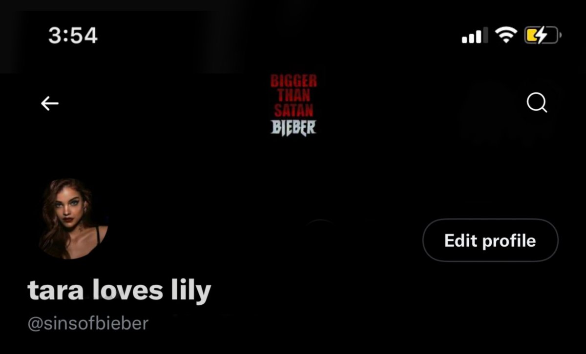 deviancepassion's tweet image. she told me to change MY layout bc her new one was similar to mine i-