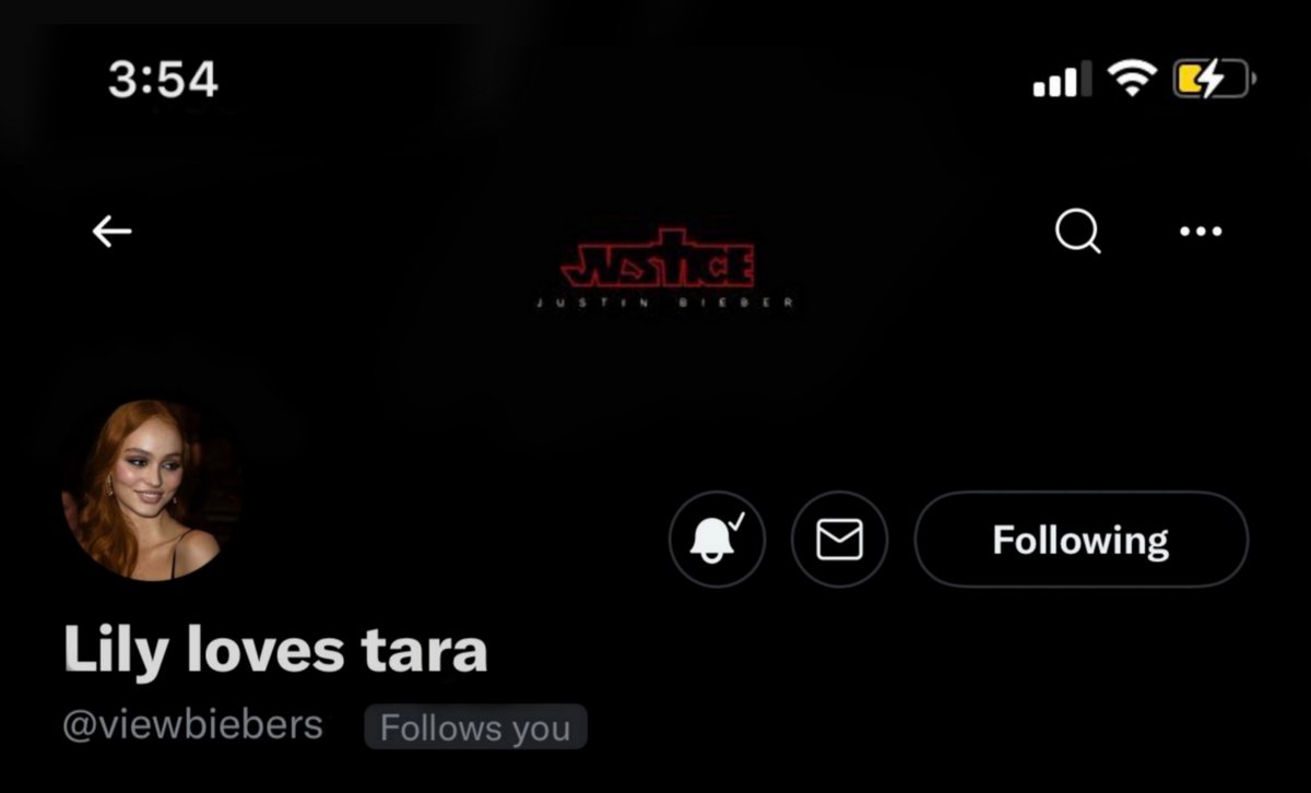 deviancepassion's tweet image. she told me to change MY layout bc her new one was similar to mine i-