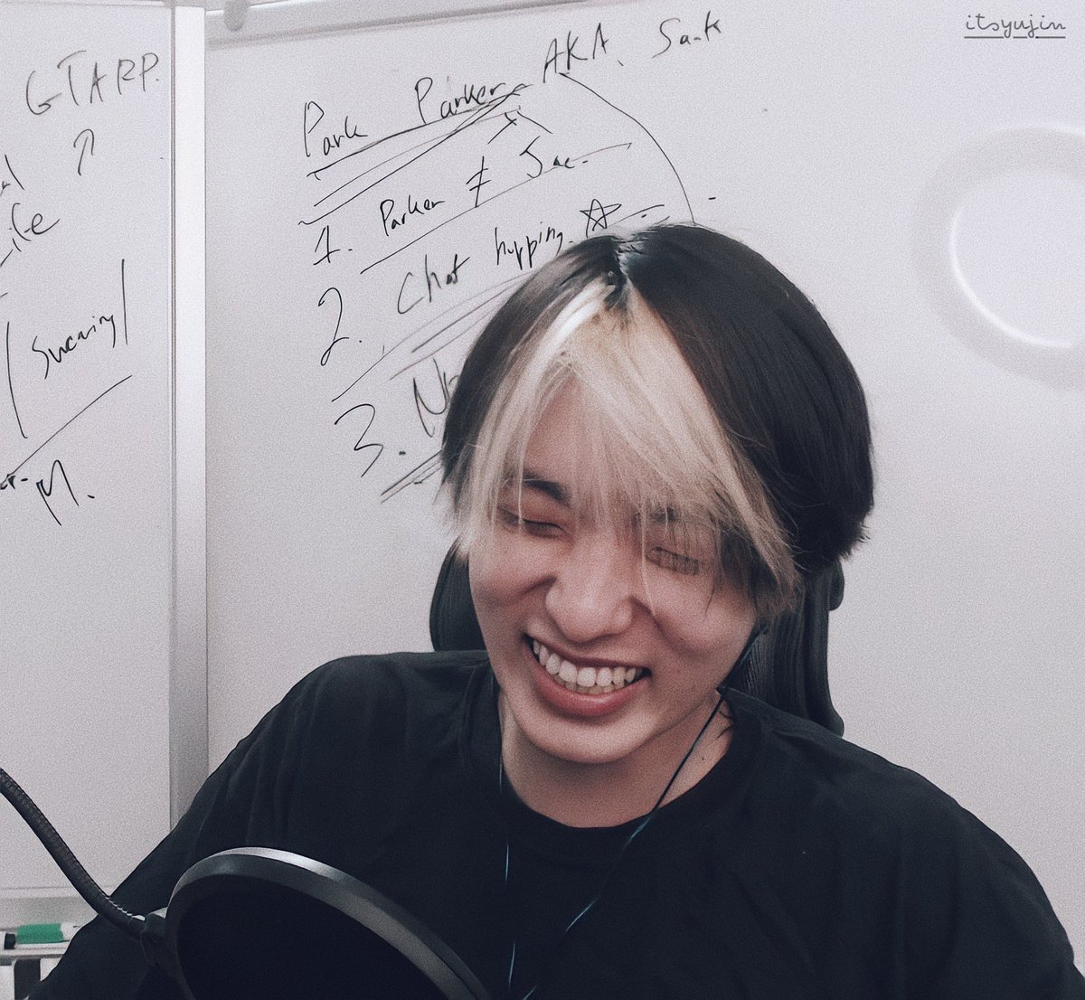 itsyujin's tweet photo. 220101 JAE Twitch live

— a thread: https://t.co/RcYCDvW0SX