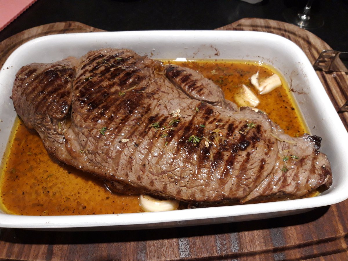 AndrewFearyBBQ's tweet photo. Happy New Year all. Thought it was only traditional to see in 2022 with a fine bit of rump steak #manfiremeat #asado https://t.co/G4So9ovQTG