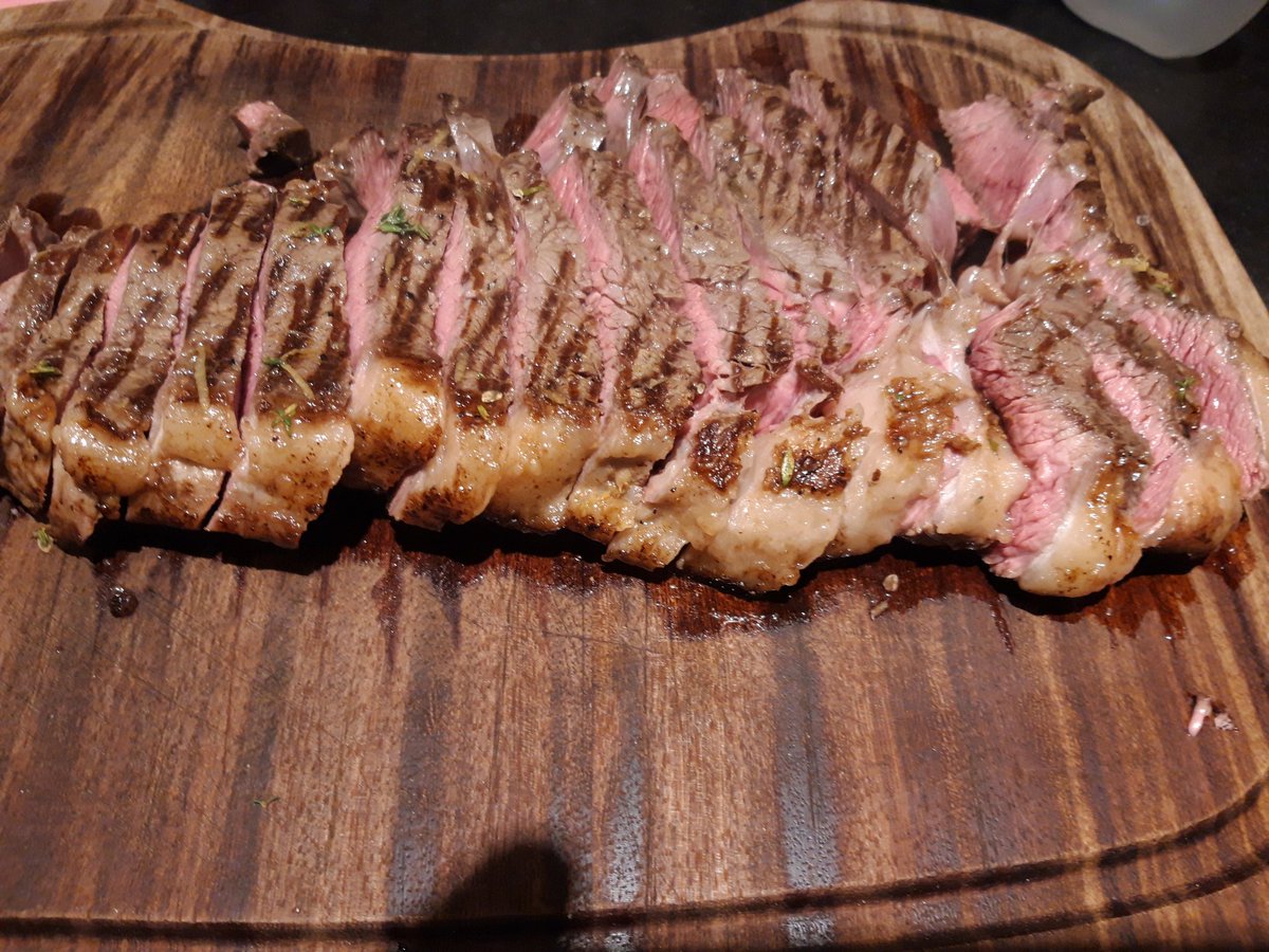 AndrewFearyBBQ's tweet photo. Happy New Year all. Thought it was only traditional to see in 2022 with a fine bit of rump steak #manfiremeat #asado https://t.co/G4So9ovQTG