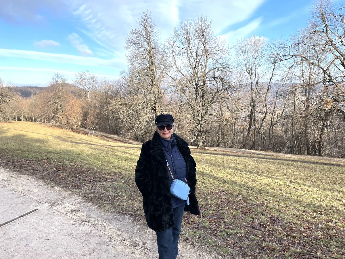 KatalinBogyay's tweet photo. 1. Early Morning New Year’s Walk #normafa #NewYearsResolutions2022 https://t.co/i77V4VGo1G