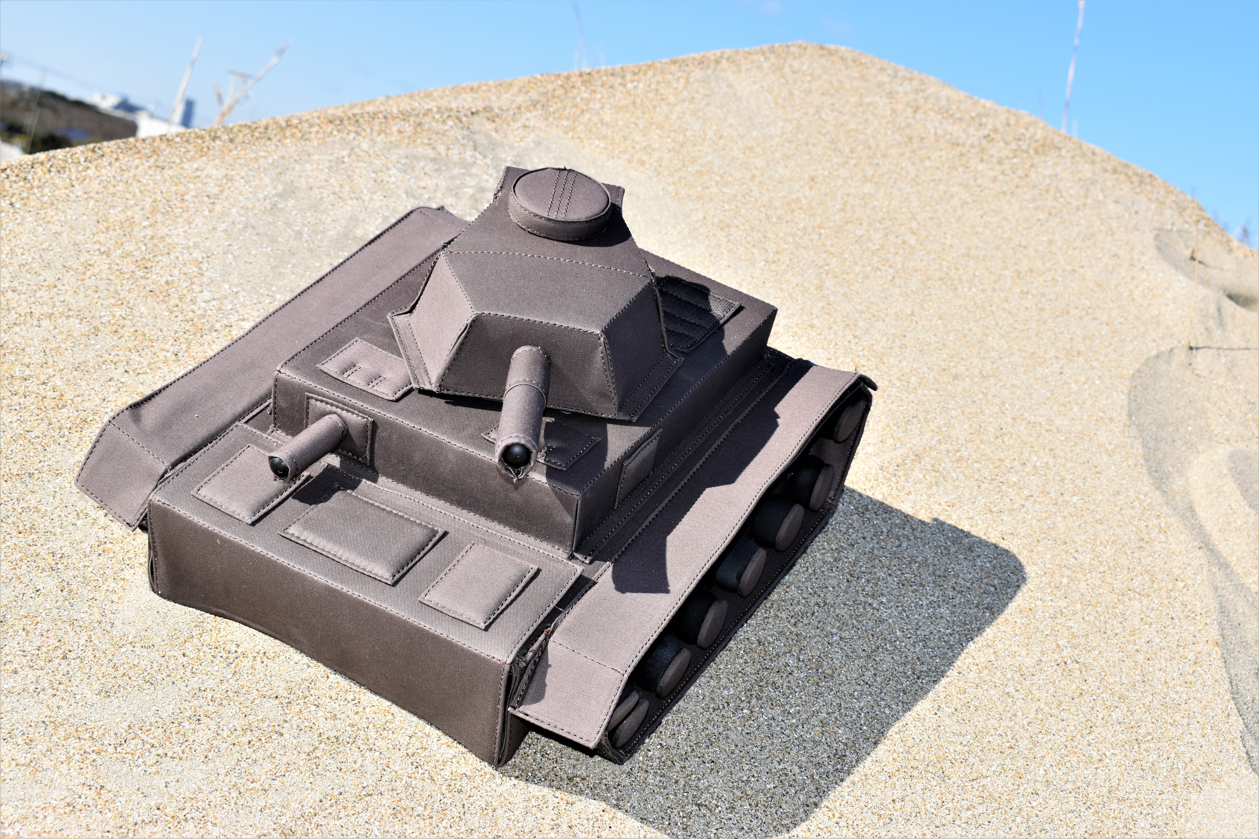 パラベラム ドイツ軍の戦車を象徴するかっこいい色 ジャーマングレー ジャーマングレーとは 第二次大戦初期 中期にかけてドイツ軍が戦車の塗装に採用していた暗いグレー カッコイイ色です 号戦車リュック T Co Gvqk1rfxmn ガルパン