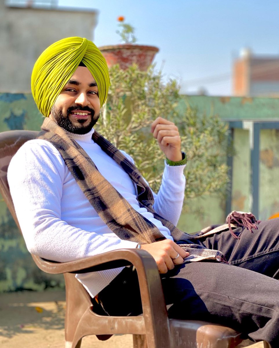 TejGurtej's tweet photo. ਛੱਡ ਦਿੱਤੇ ਨੇ ਗਿਲੇ ਗੁਸੇ ਨਵੇਂ ਸਾਲ ਦੇ ਬਹਾਨੇ ਜੀ
ਨਵੇਂ ਸਿਰੇ ਤੋਂ ਨਵੇਂ ਤਰੀਕੇ ਭਰਨ ਪਿਆਰ ਦੇ ਖ਼ਾਨੇ ਜੀ
ਪਿੱਛਲੇ ਸਾਲ ਦੇ ਵਾਂਗੂ ਆਏ ਕੁੱਝ ਕੂ ਲੋਕ ਇਹੋ ਜੇਹ ਜੋ
ਬਣਕੇ ਲੱਖ ਦੇ ਵਾਂਗੂ ਆਏ ਰਹਿਗਏ ਬਣਕੇ ਆਨੇ ਜੀ
ਨਵਾਂ ਸਾਲ ਮੁਬਾਰਕ
ਤੇਜ ਗੁਰਤੇਜ✍️
#HappyNewYear https://t.co/PucBZe53kS