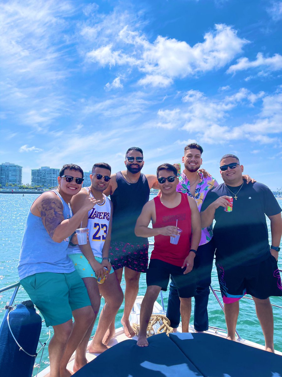 rsaudy23's tweet photo. 2021 was hell of a ride, got my masters degree 📜, lost a brother 👼🏽, got a new job, found 🤍, and made memories with my woes, ready for 2022 🥳😆😅🙈😂 https://t.co/VBMZxQQzf2