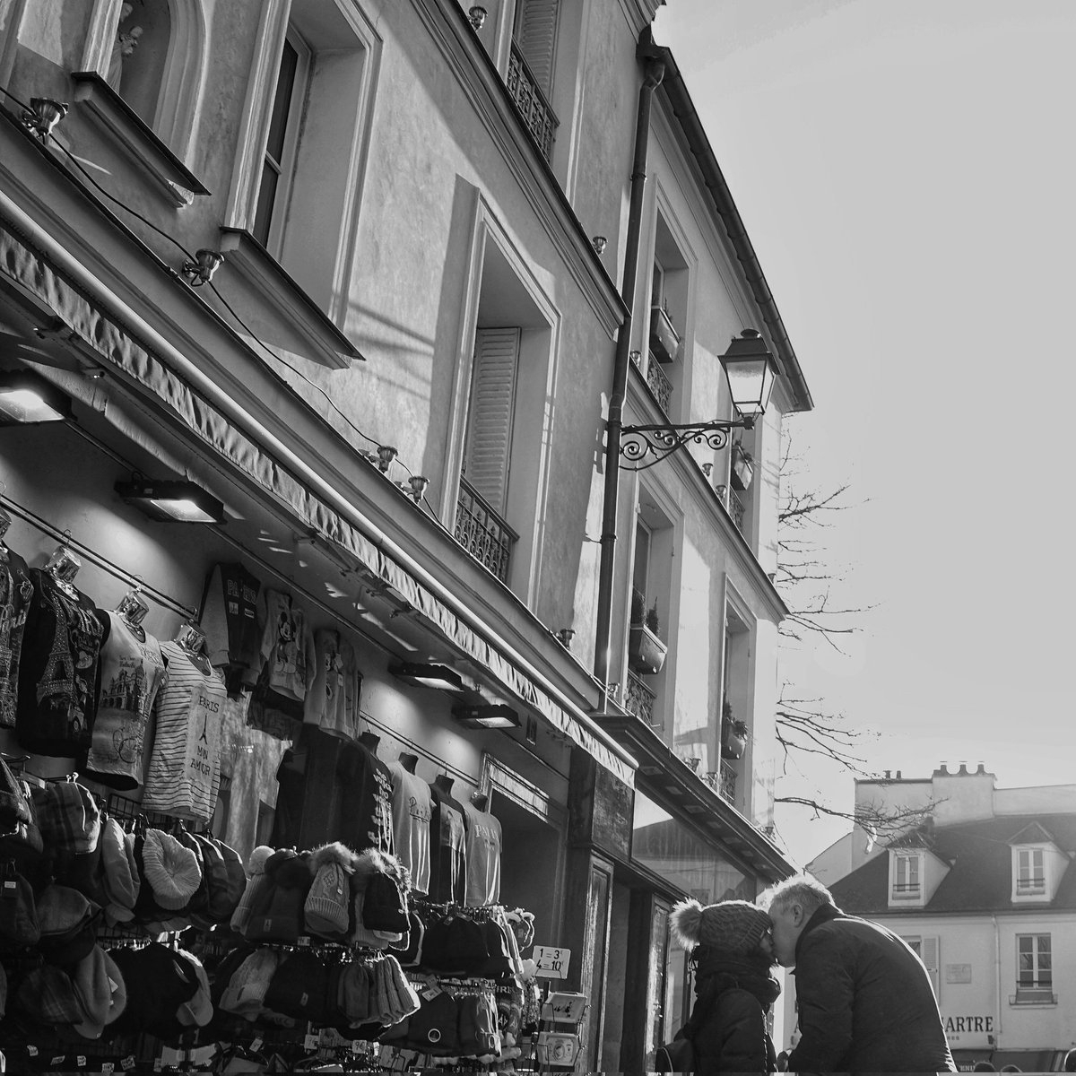 VMTVISUALS's tweet photo. Montmartre 2021
.
.
.
#montmarte #parisstreetphoto #samyang https://t.co/OYS55UcfUZ