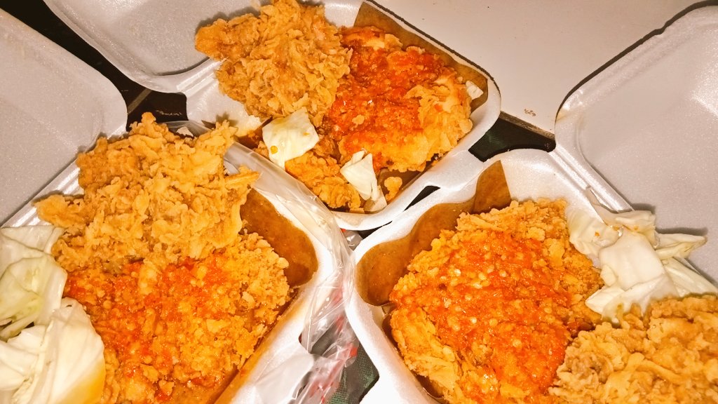 sendalsurga's tweet image. Lewat gak?😋