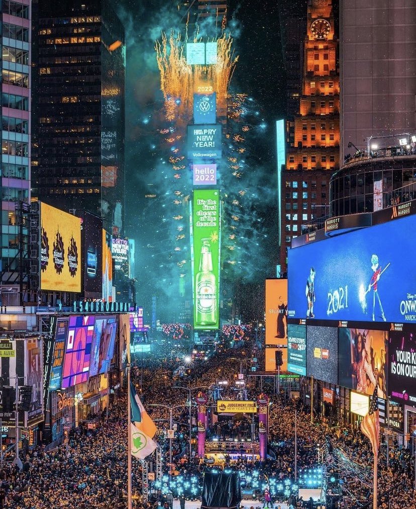 W0rld2026's tweet photo. Happy New Year 2022 New York https://t.co/rHtWhAkM3K