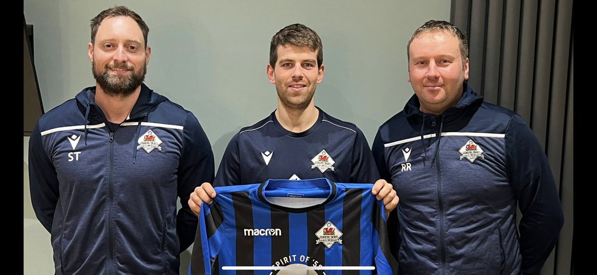 CPDLlanuwchllyn's tweet photo. Rydym yn falch iawn i gyhoeddi bod Ilan Hughes wedi arwyddo i’r clwb - chwaraewr ganol cae uchel iawn ei barch o glwb @ColwynBayFC Mae ei glybiau blaenorol yn cynnwys @RuthinTownFC ac @AberystwythTown Rydym yn edrych ymlaen yn arw i weld Ilan yn ei grys Llanuwchllyn. https://t.co/14BTmlrhHD