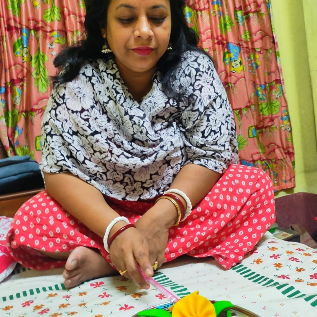 #CakeOClock #NewYearContest                                                             Thank you Team Mio Amore for this contest. According to the terms for this contest, I am attaching herewith an image where I am cutting a Mio Am lore Chocolate cake