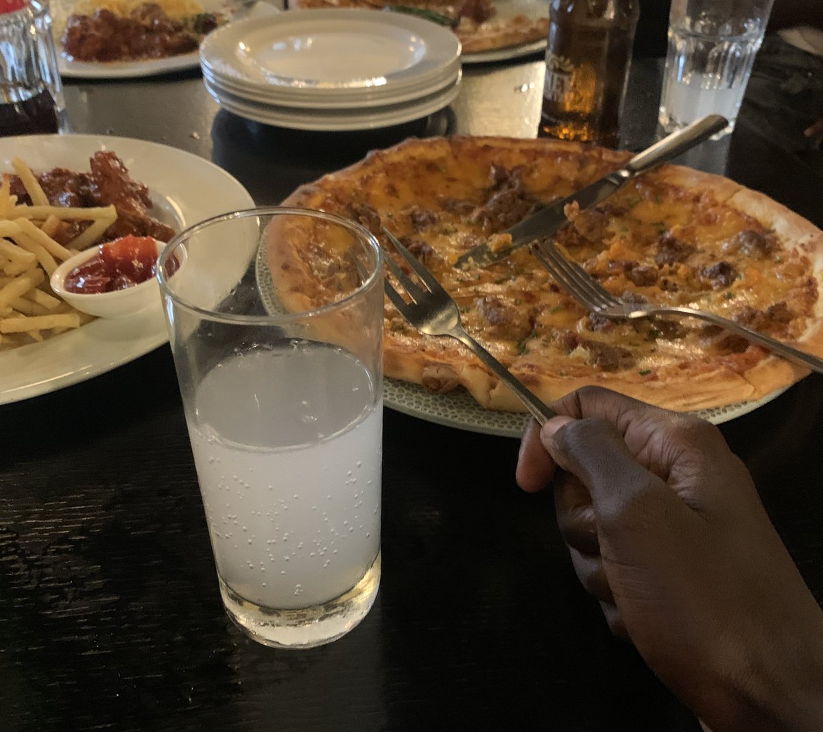DUTJ3SSINO's tweet image. Enjoyment activated! 
First meal of 2022. 
Appreciate GOD for this 🍕🍸. 
#2022Vibes