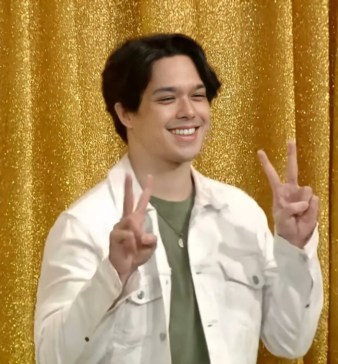TeamJuliElmo_'s tweet photo. Happy New Year! 💙🧡 https://t.co/tijInwdzd0