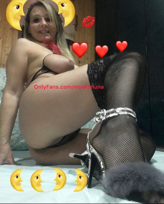 Le mie 🌜Lune🌛belle  vero? 💋😍❤️ Iniziamo il nuovo Anno 2022 .. Buongiorno a tutti❤️ #mywifeluna ❤️ #nuovoanno<a href="/tag/nuovoanno"class="tags"><span>#nuovoanno</span></a><a href="/tag/mywifeluna"class="tags"><span>#mywifeluna</span></a><a href="/tag/2022newyear"class="tags"><span>#2022newyear</span></a>