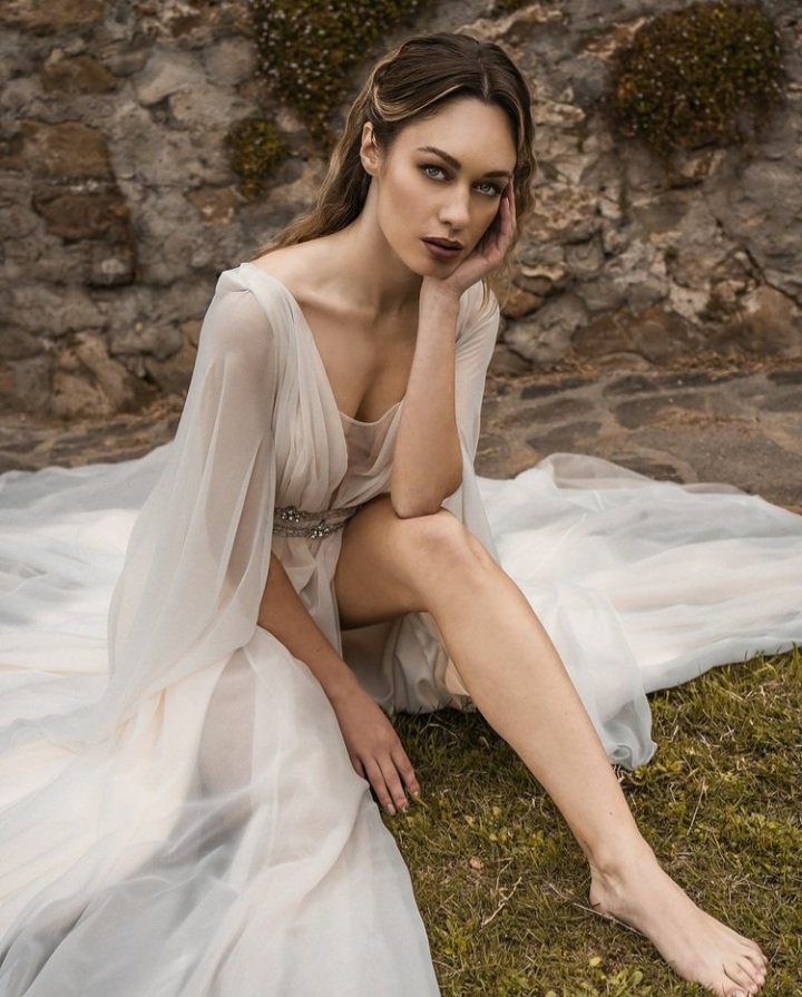 AgeminaOfficial's tweet photo. Buon 2022
Le spose di Agemina 
#wedding #weddingmeta #ageminameta #ageminanft
#upciclyweddingdress
#recicly https://t.co/iwAtxEM3sg