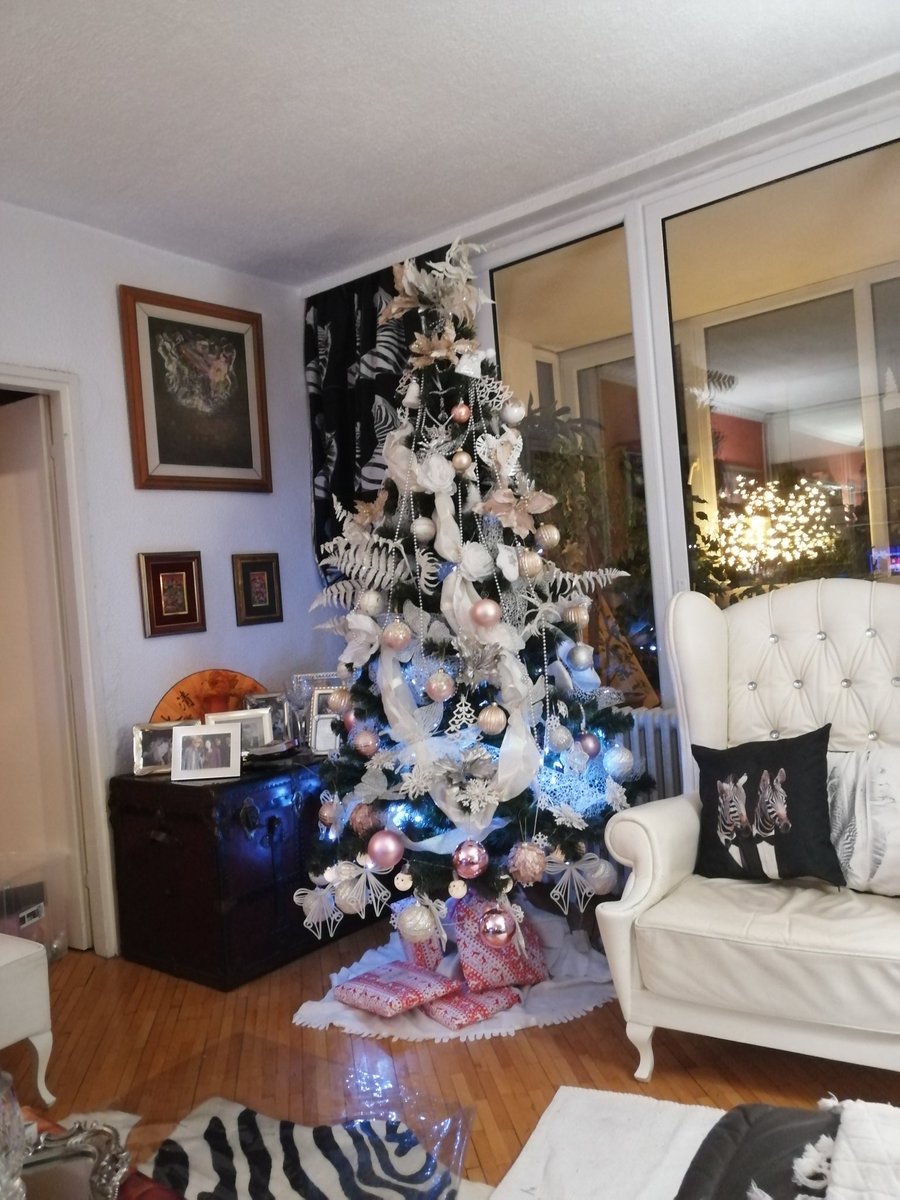 izVesna's tweet photo. Srećni u Novoj 2022 godini https://t.co/tn0HUWLeTd