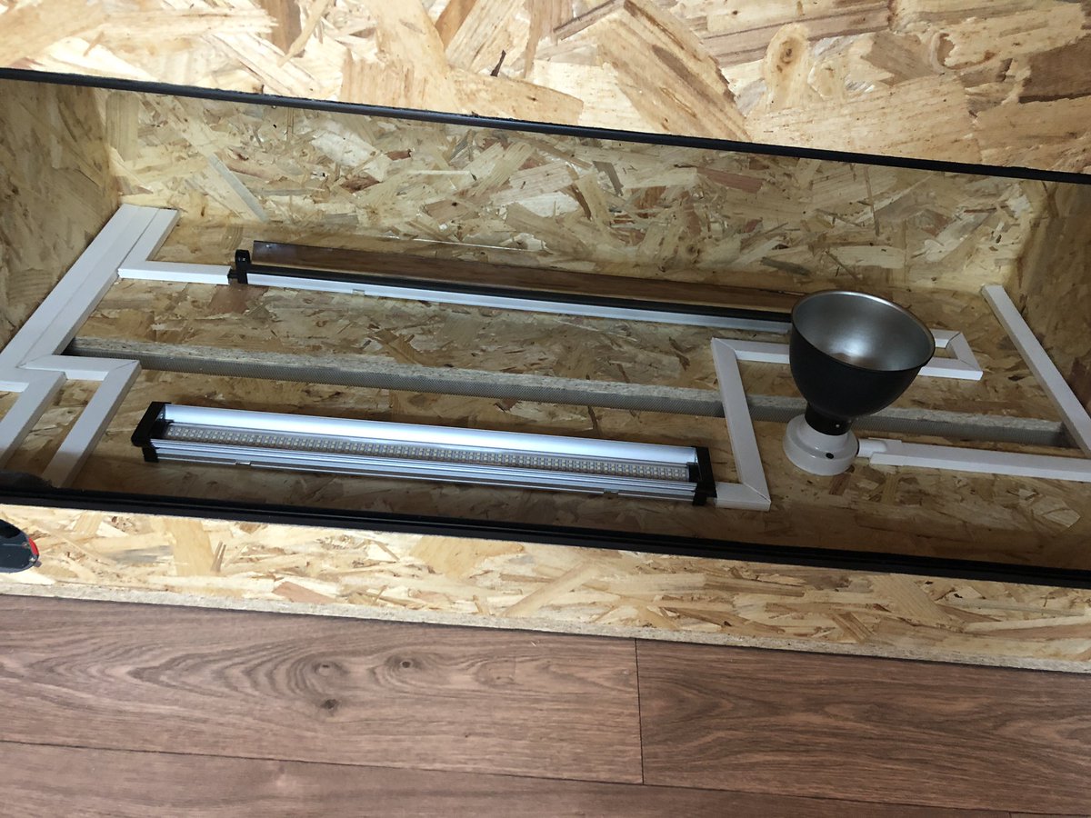 LodeRaaphorst's tweet photo. Nieuw Lightning setup and nieuw enclosure’s for our Crotaphytidae. The enclosure’s are 130x65x60. For lighting we will use a 39w Arcadia T5 dragon lamp in combination with a 33w Arcadia led that produces a lightning ambient of 6500k. For heating we will use a halogen lamp. https://t.co/rYB3hnghyS