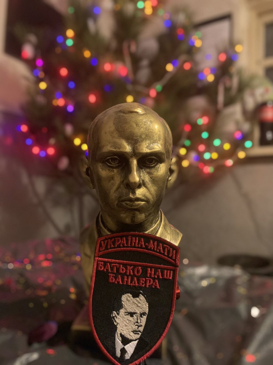 Дорогі мої підписника та фоловірши, вітаю Вас всіх з новим роком. 
Дякую всім  не байдужим за підтримку армії. 
Привіт людям тим хто чекає нас в окупації. 
Вітання всім хто ще бореться! 
І звичайно з днем народження нашого Провідника.
Вітаємо  з фронту. 
(С)Ваші військові