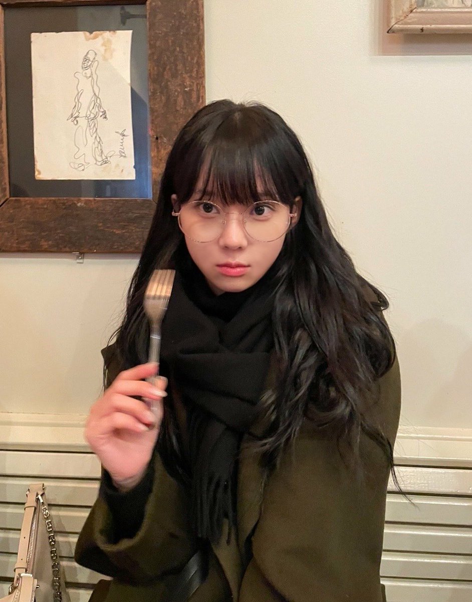 minjeong in specs🤓