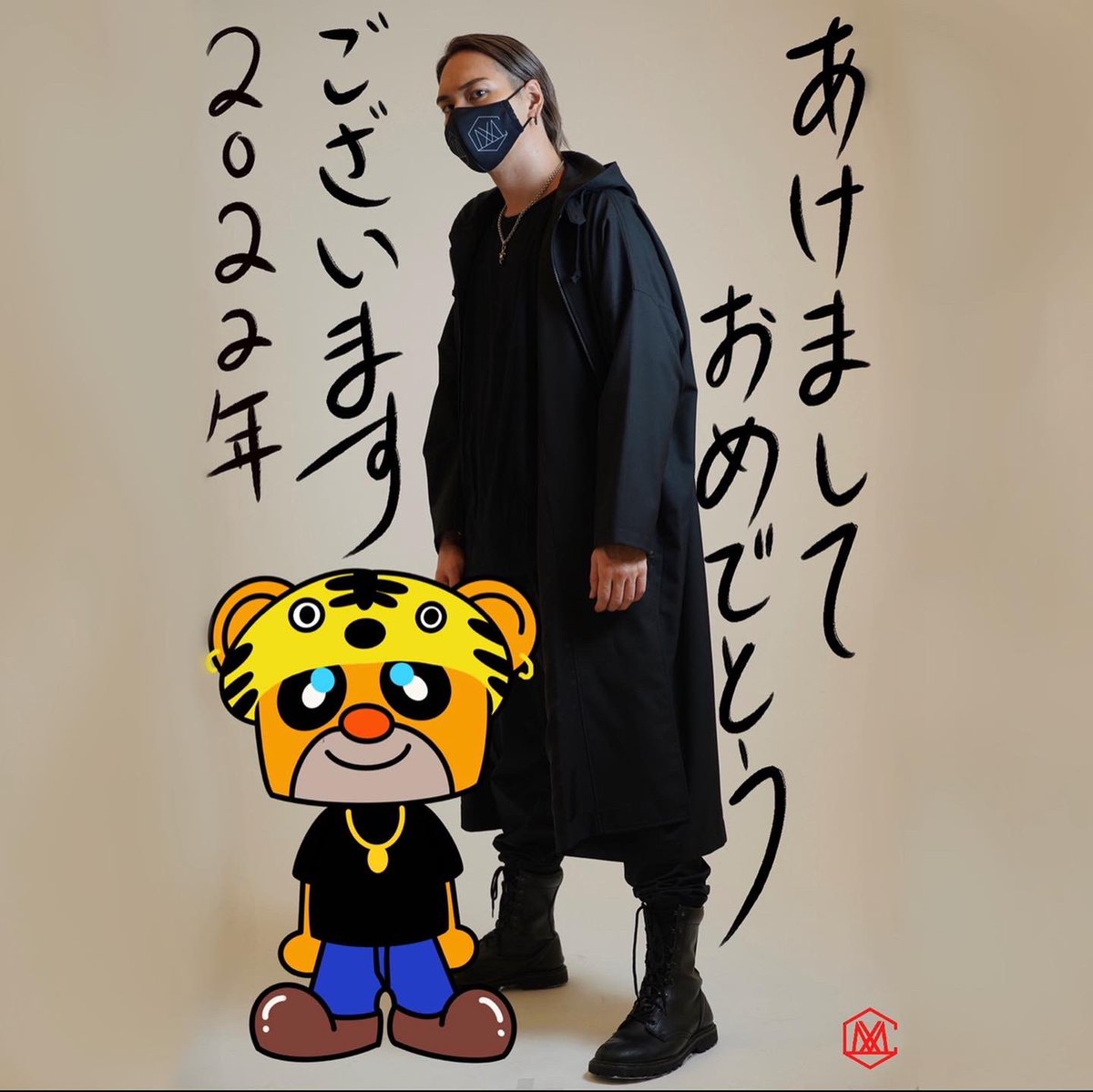 iamSHUM's tweet photo. 🎍HNY🎍
明けましておめでとうございます。

去年一年間サポートしてくれた皆様、スタッフの皆様ありがとうございました。

去年はオリオンビールのCM出演、Aviciiが支援したコーヒーメーカー「MODE COFFEE」日本アンバサダーになれたり、西武遊園地のお…
続きはこちら⤵️
https://t.co/xLDhXD3FK8 https://t.co/EtGwQ4FEss