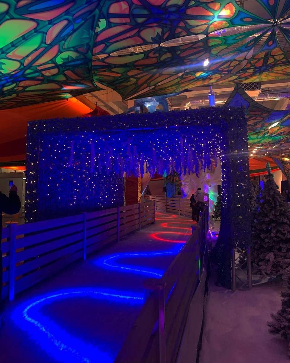UnrealXmas's tweet photo. Happy New Year everyone! 🥳

Start the new year the right way by giving us a visit as we only have three more days until we close our doors - go go go! ❄️⛸️

#UnrealXmas #Manchester https://t.co/1aA3rQcWOE