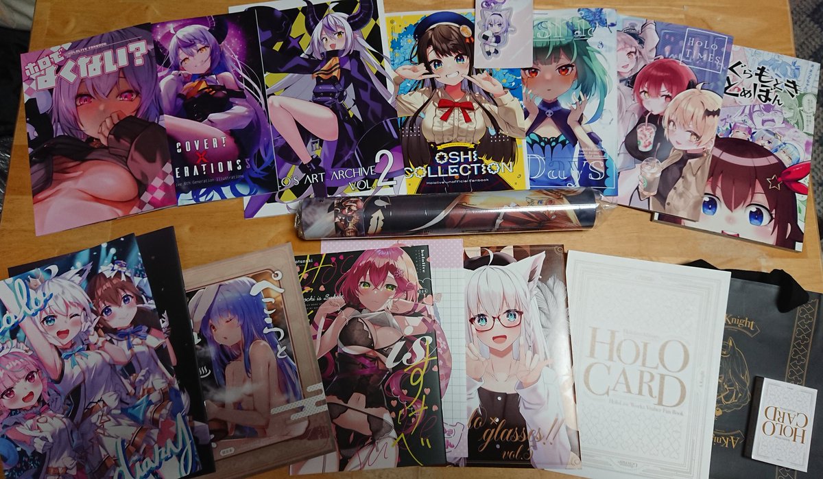 コミケ、購入したもの、ご挨拶でいただいたもの、今読ませていただいてます～!眼福すぎる🙏😭
お土産、差し入れも美味しくいただいてます😊
楽しいコミケでした、本当にありがとうございます✨ 