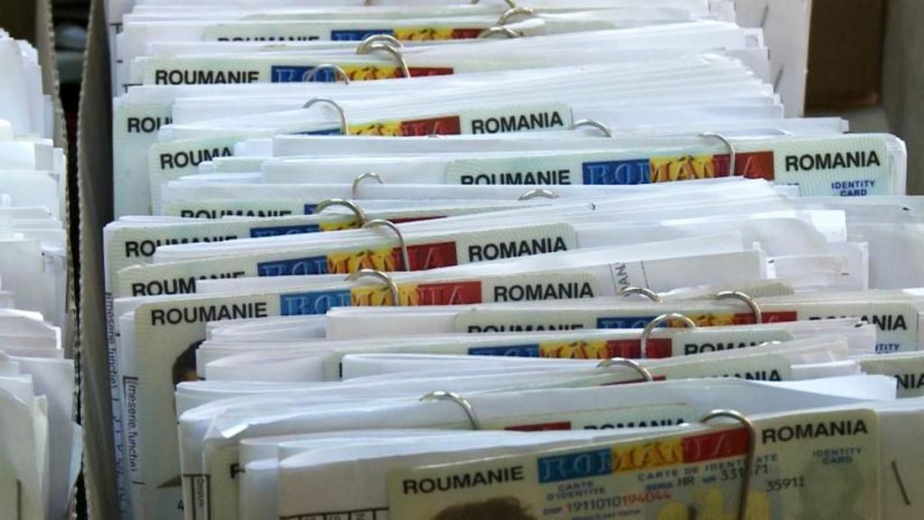 libertatea's tweet photo. De astăzi, instituțiile publice nu mai au voie să solicite copii ale documentelor emise de stat https://t.co/FfTxAvUiw0 #news #stiri #romania https://t.co/ucS8LImydw
