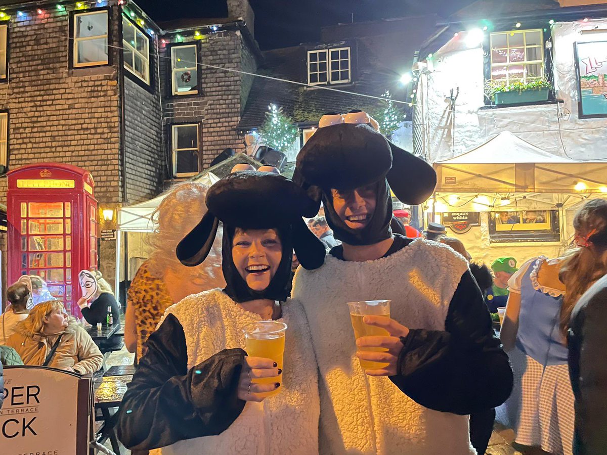ange_ham's tweet photo. Happy New Year! A great night in a very busy #StIves with some great fancy dress costumes and street entertainment! #TheSloop #Cornwall #FancyDress #2022NewYear https://t.co/jkPIAvfTiK