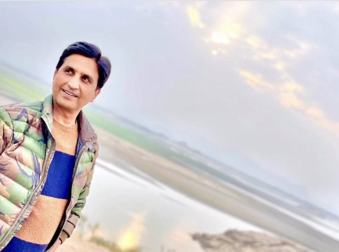 इस नए साल के पहले दिन
तुमसे बाहर सोचा तो है
मन-प्राण सुमरनी छोड़ेंगे
सुनते तो हैं होता तो है....😍

~ <a href="/DrKumarVishwas/">Dr Kumar Vishvas</a> 
#HappyNewYear